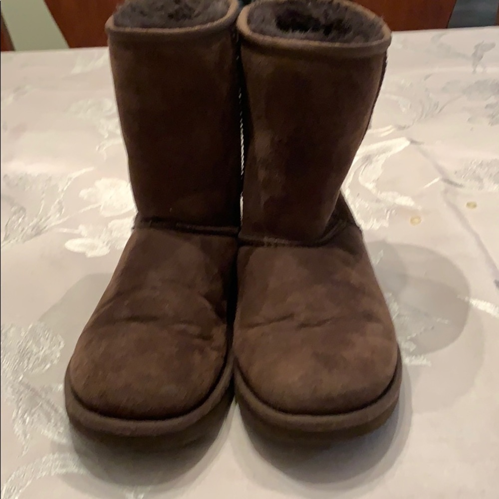 Girls Brow UGGS size 6